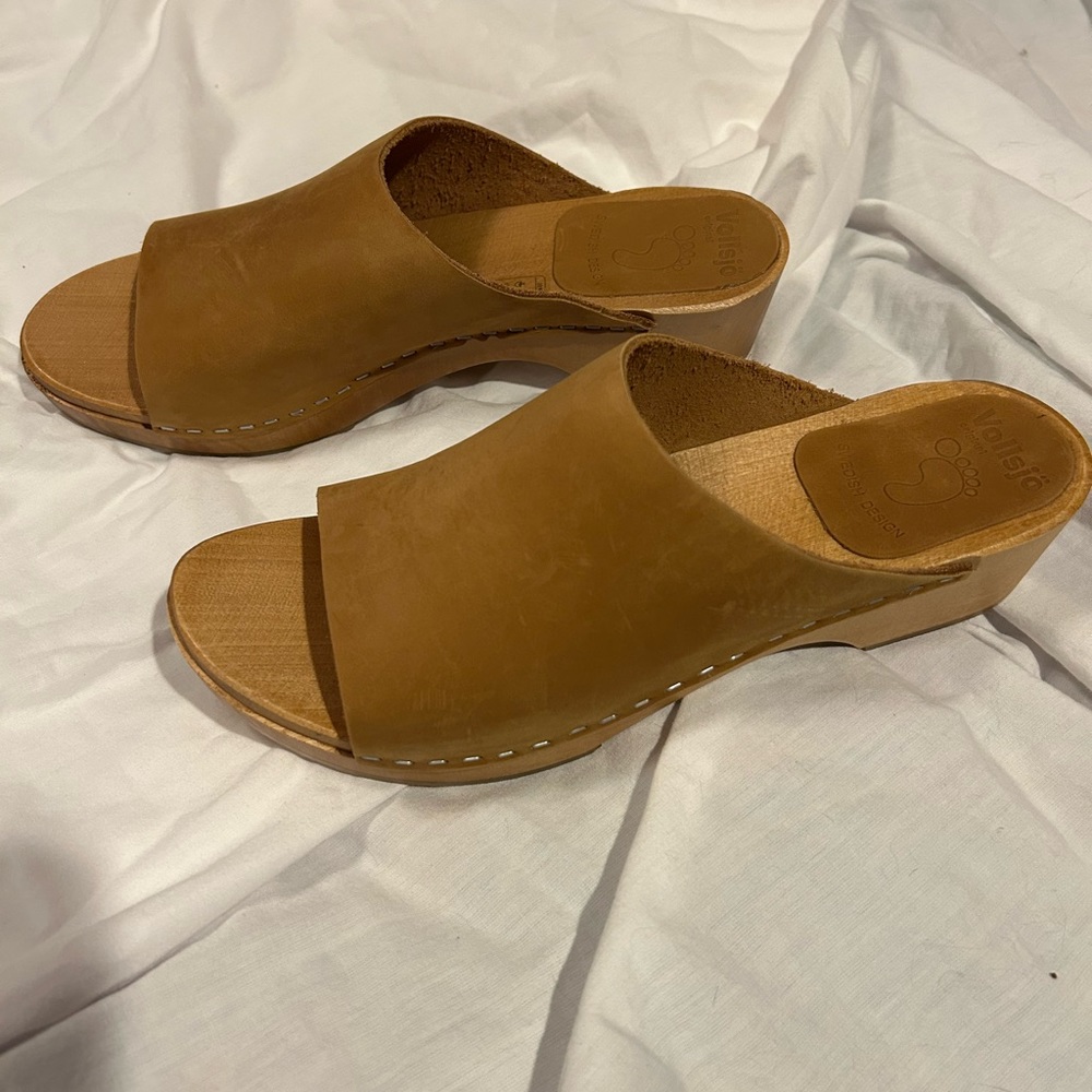 Swedish Vollsjo handmade women’s clogs made of suede. Size 40.
